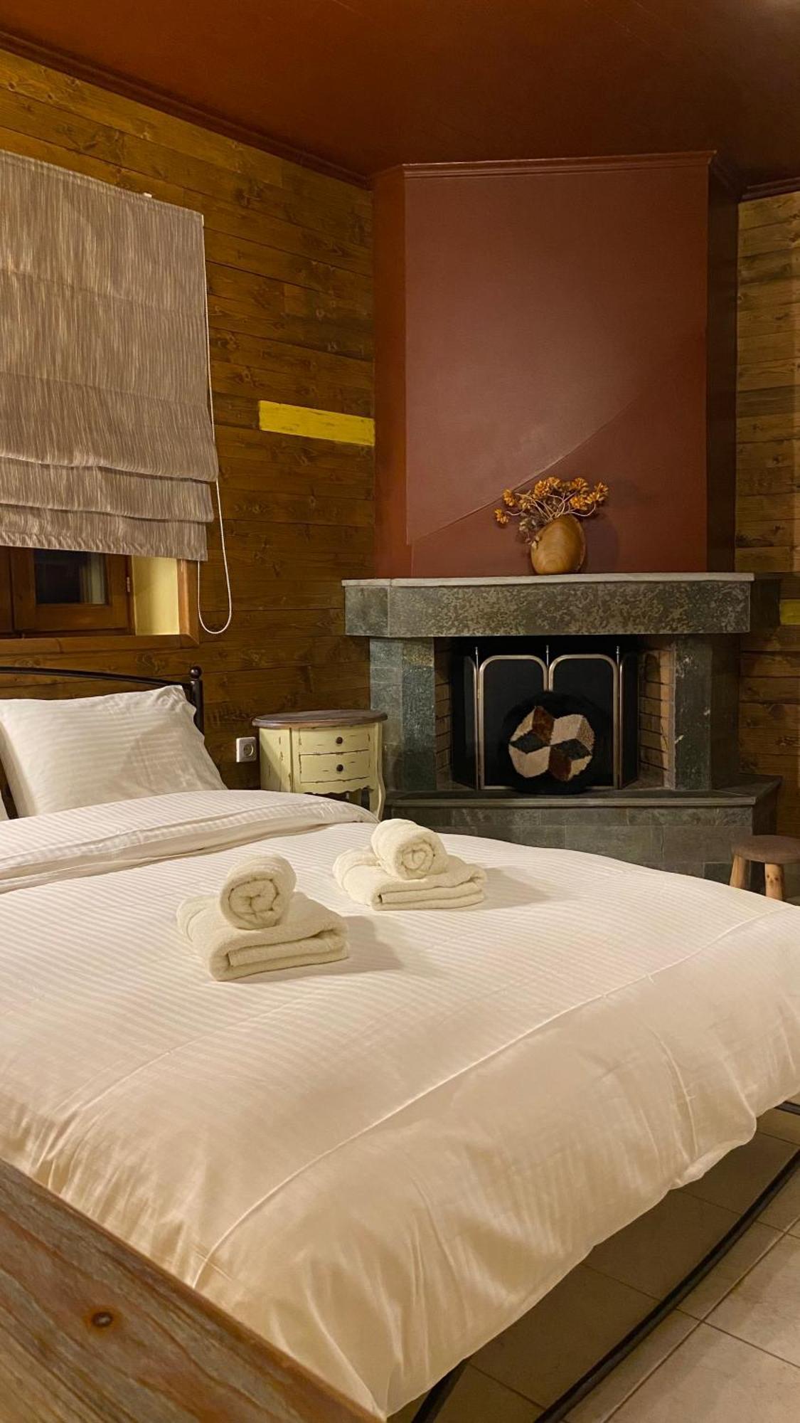 Ikojenia Traditional Lodge Папигко Екстериор снимка