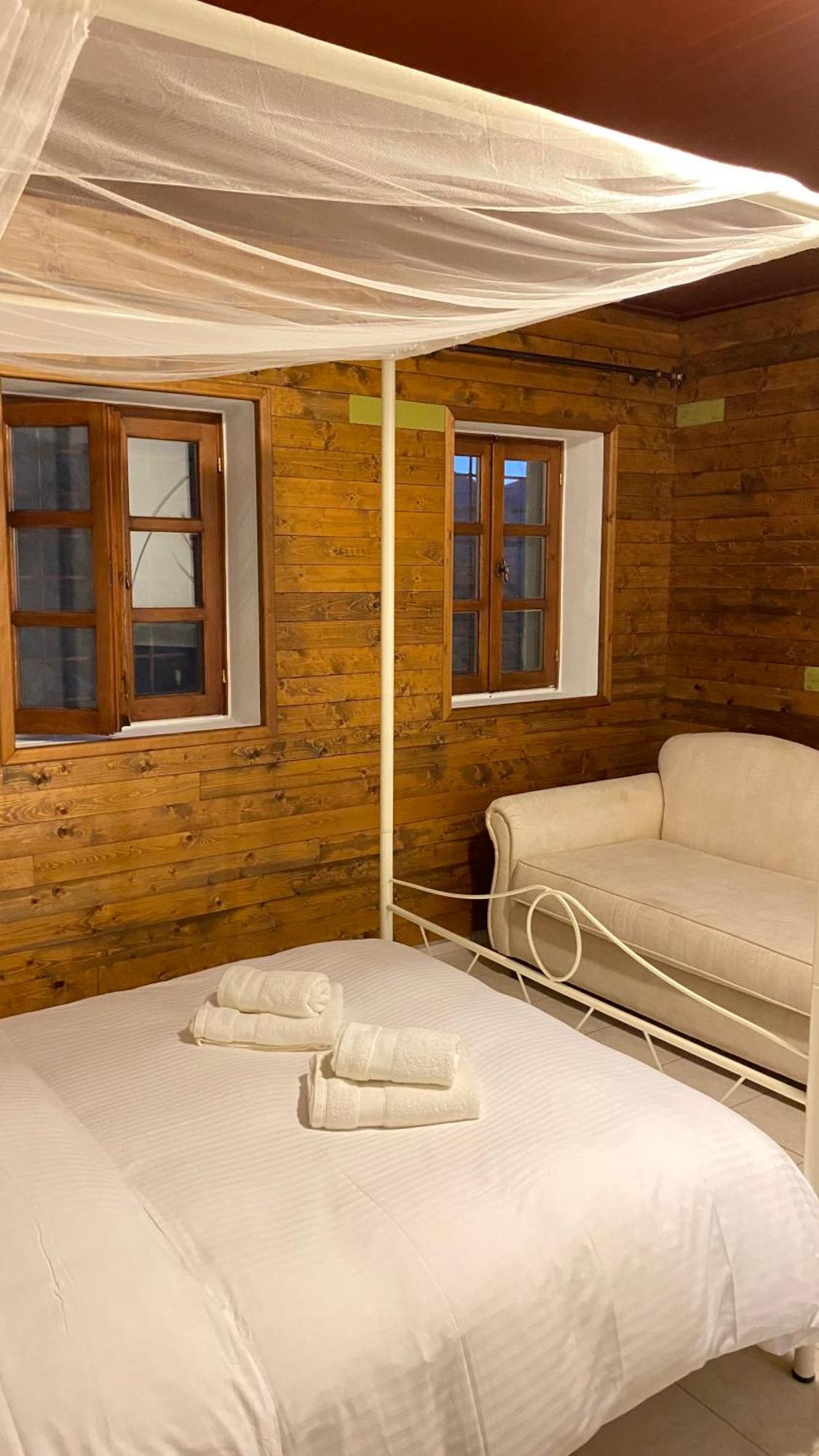 Ikojenia Traditional Lodge Папигко Екстериор снимка