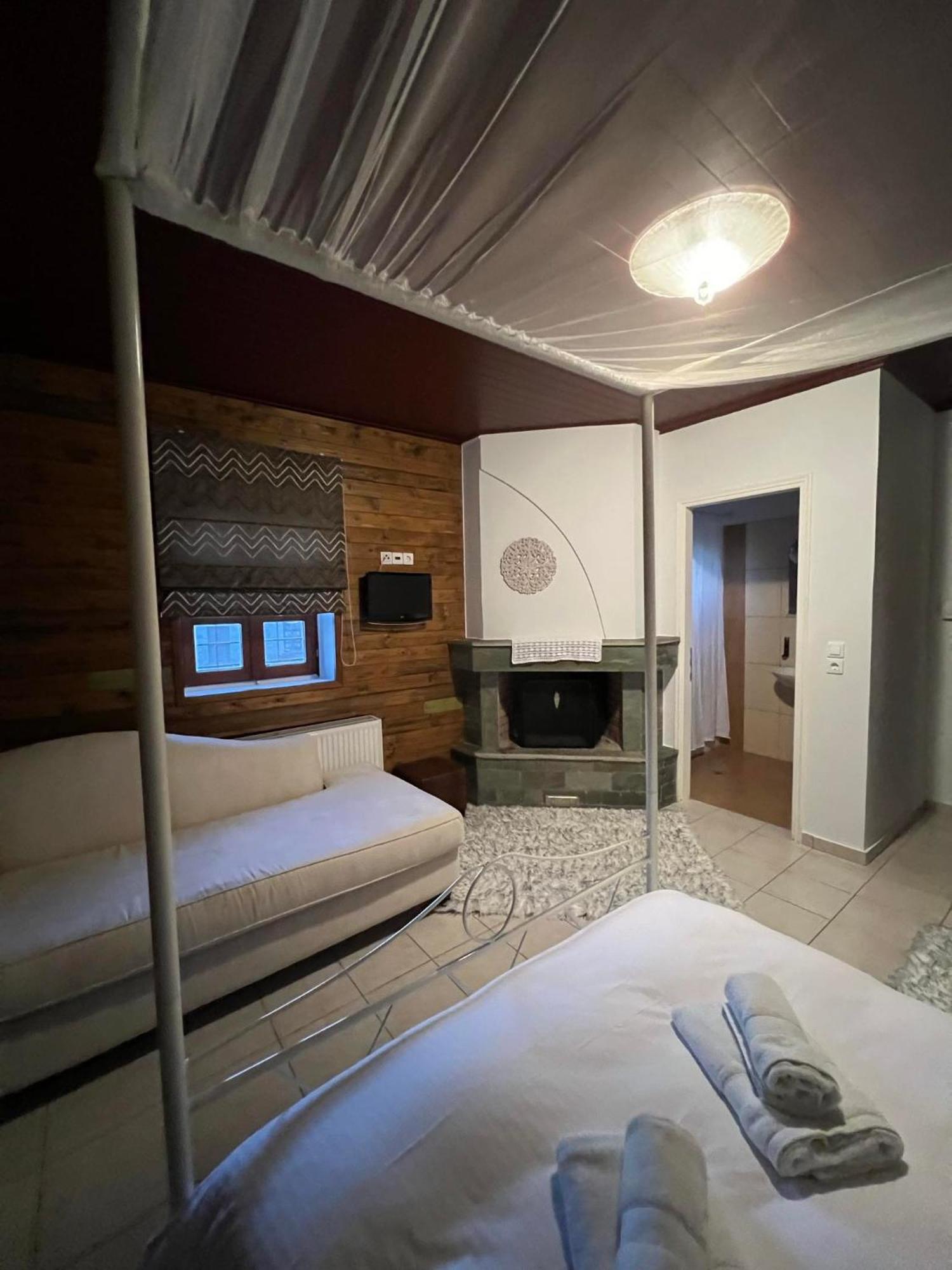Ikojenia Traditional Lodge Папигко Екстериор снимка