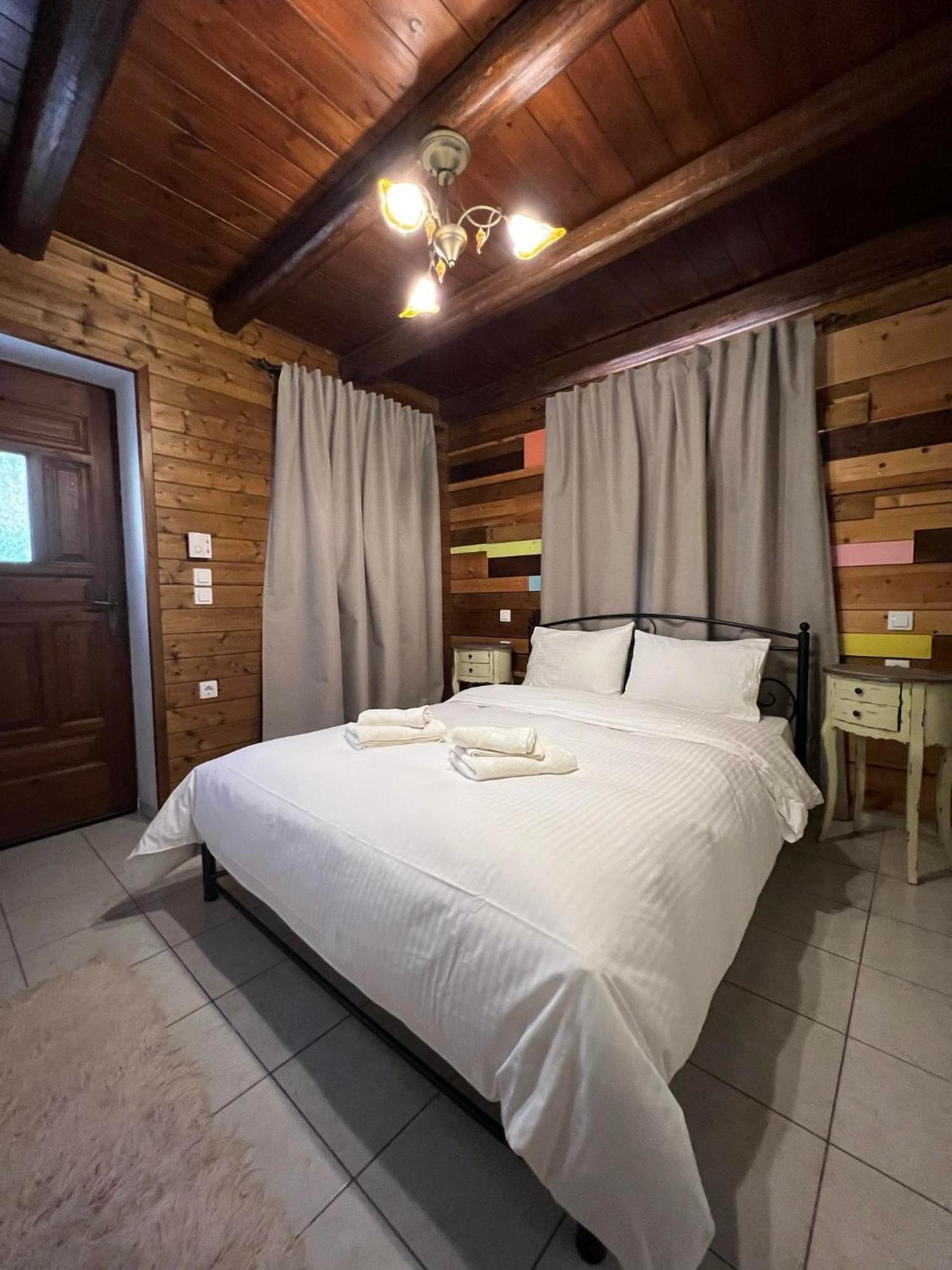 Ikojenia Traditional Lodge Папигко Екстериор снимка