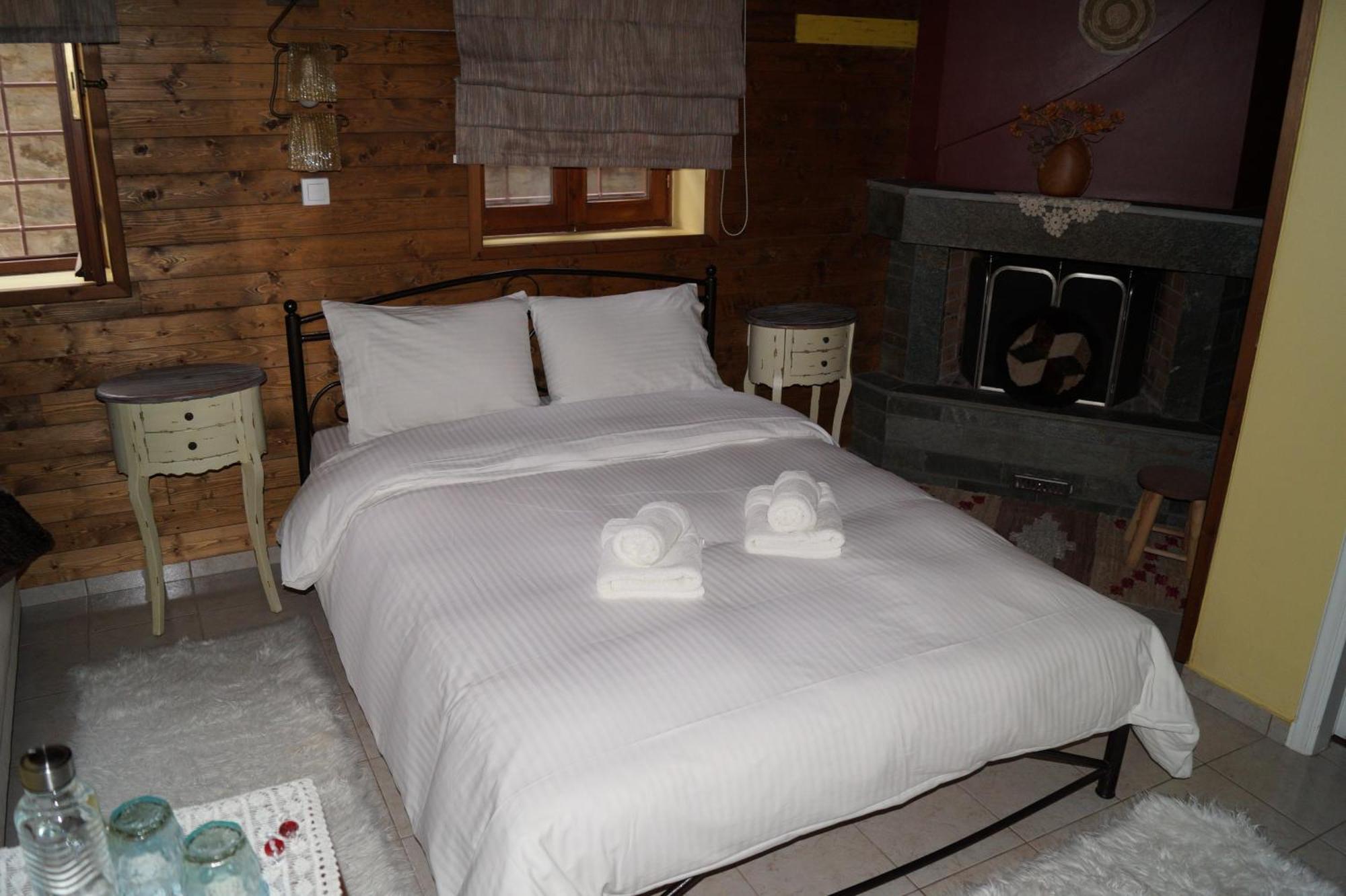 Ikojenia Traditional Lodge Папигко Екстериор снимка