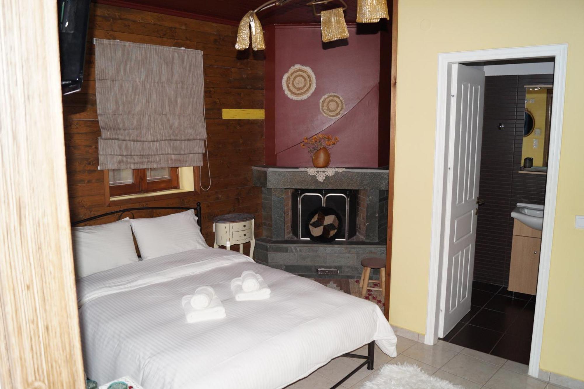 Ikojenia Traditional Lodge Папигко Екстериор снимка